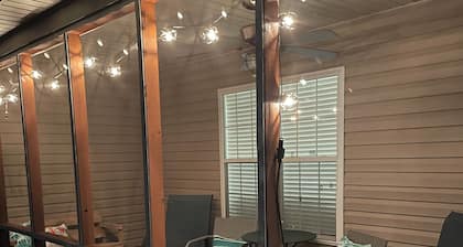 Cozy Quiet Private Home in Established Neighborhood Close to Base & Beach!