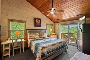 4 bedrooms, desk, iron/ironing board, travel crib