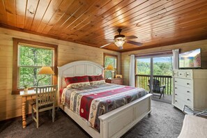 4 bedrooms, desk, iron/ironing board, travel crib