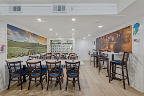 Dining - XPLORIE ACTIVITIES & LINENS INCLUDED*! 3BR direct oceanfront end unit. Indoor & outdoor pools and TIKI Bar! (Ocean City)
