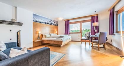 Wunderbares alleinstehendes Ferienhaus für 12 Personen mit W-LAN, TV, Innenhof und Parkplatz