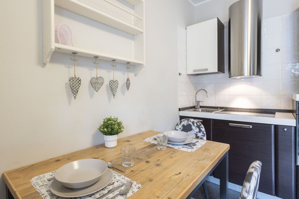 Möbel, Küchengerät, Interior Design, Countertop, Küche, Major Appliance, Cabinetry, Flooring, Holz, Zimmer