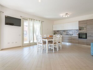 Dining - Lovely apartment for 6 guests with WIFI, A/C, TV and balcony (Villasimius)