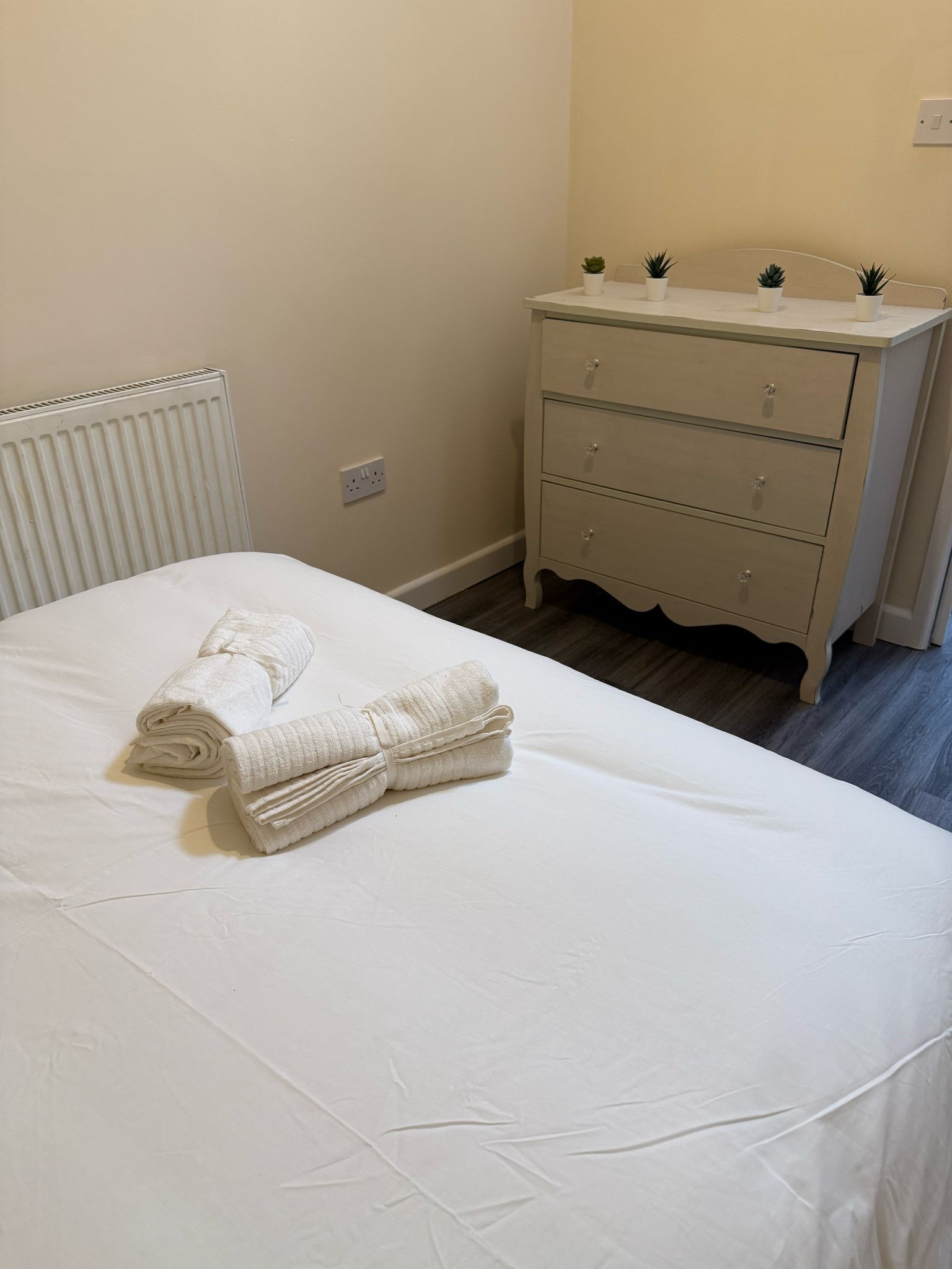 2 bedrooms, WiFi, bed sheets