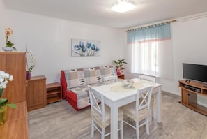 Apartment, 1 Bedroom, Patio | Dining room - Comfortable Apartment in Umag With Parking Space (Umag)