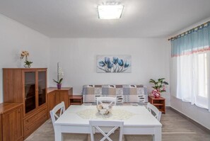 Apartment, 1 Bedroom, Patio | Dining room - Comfortable Apartment in Umag With Parking Space (Umag)