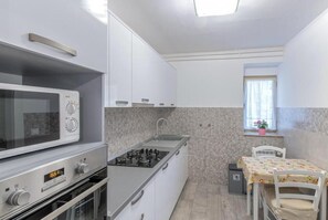 Apartment, 1 Bedroom, Patio | Interior