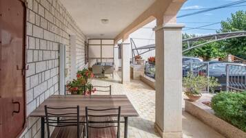 Apartment, 1 Schlafzimmer, Terrasse | Esszimmer