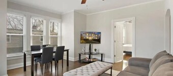 6 bedroom Home with 2 living spaces in DT Libertyville near Corp HQs & Naval Base