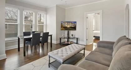 6 bedroom Home with 2 living spaces in DT Libertyville near Corp HQs & Naval Base