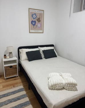 1 bedroom, desk, iron/ironing board, WiFi