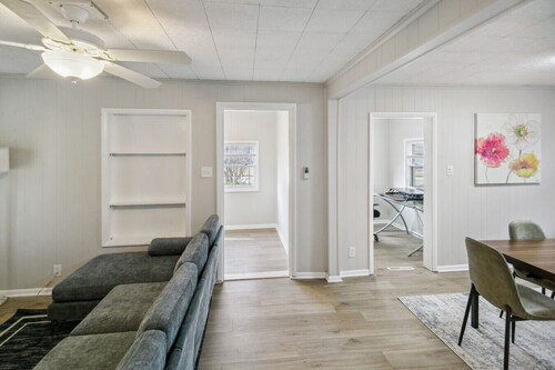 5 Bed Home w/ Big Yard & Front Porch by Navy Base