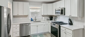 5 Bed Home w/ Big Yard & Front Porch by Navy Base