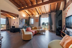 Smart TV, reproductor de DVD, libros, estéreo