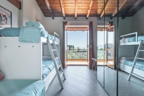 3 habitaciones, tabla de planchar con plancha, cuna de viaje y wifi 