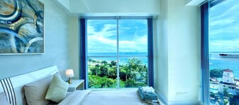 La Mirada Deluxe Suites with Oceanview