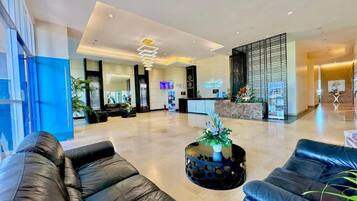 Coin salon dans le hall