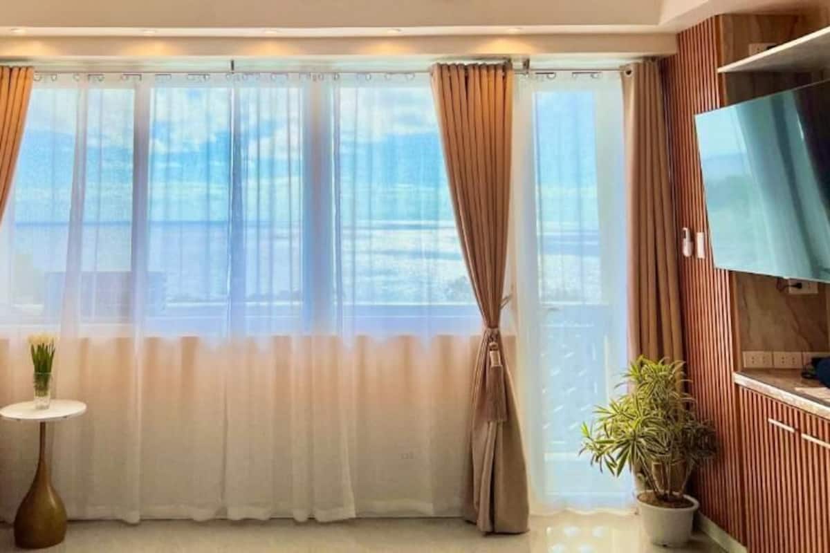 Deluxe Suite, 1 Bedroom, Balcony, Ocean View | 2 bedrooms, in-room safe, desk, laptop workspace