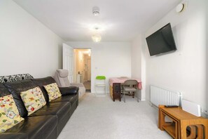 TV - Modern flat in North London close to tube (Greater London)