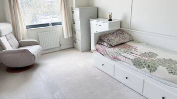 2 bedrooms, internet, bed sheets