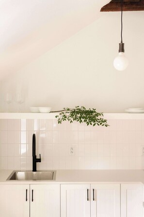 Interior - Maison Rasco - Loft queen size bed suite (Montréal)