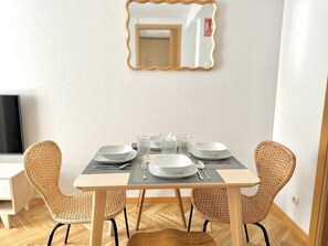 Dining - Vivodomo | Free parking, top location, modern (Madrid)