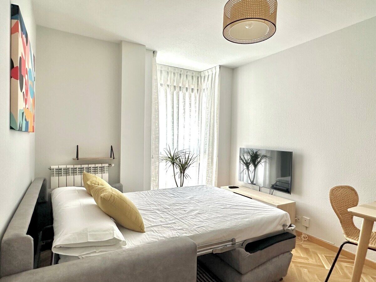 1 slaapkamer, een strijkplank/strijkijzer, reisbedje, wifi