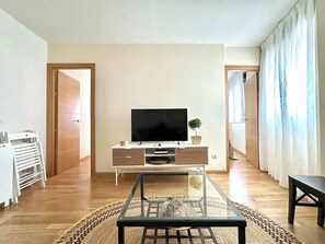 TV - Vivodomo | Free parking - New building, very quiet (Madrid)