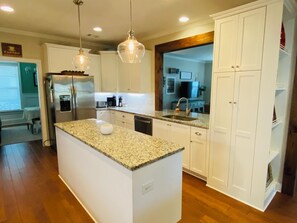 電子レンジ、オーブン、コンロ、食器洗い機