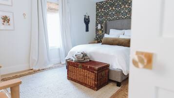 2 bedrooms, desk, iron/ironing board, travel crib