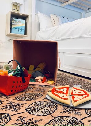 2 Schlafzimmer, Schreibtisch, Bügeleisen/Bügelbrett, Reisekinderbett