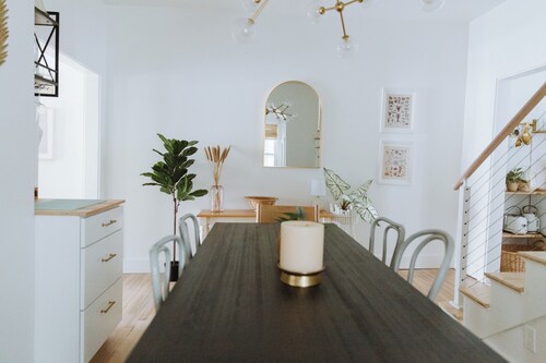 Walk to Dining, Beach & Park~Family Friendly Home!