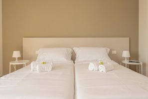 1 bedroom, desk, WiFi, bed sheets