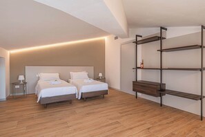 1 bedroom, desk, WiFi, bed sheets