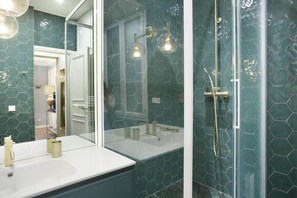 Doccia, asciugacapelli, asciugamani