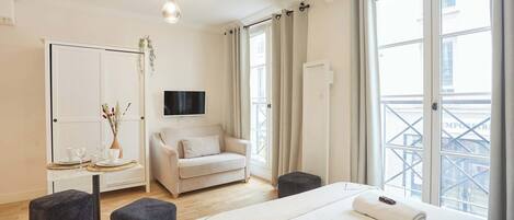 1 chambre, fer et planche à repasser, lit parapluie, Wi-Fi