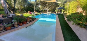 Outdoor pool - Un petit coin de paradis dans la garigue Nîmoise 2 pers. (Nîmes)
