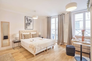 1 chambre, fer et planche à repasser, lit parapluie, Wi-Fi