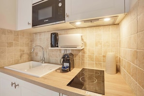 Fridge, microwave, stovetop, dishwasher