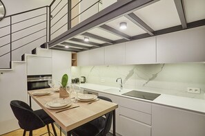 Fridge, oven, stovetop, dishwasher - Duplex Center of Paris (Paris)