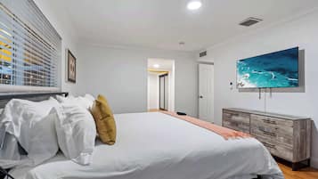 4 bedrooms, WiFi, bed sheets