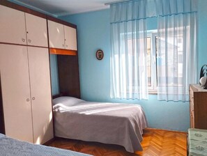 2 bedrooms - Charming Apartment in Umag With Balcony (Umag)