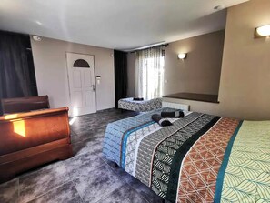 4 bedrooms, desk, iron/ironing board, travel cot