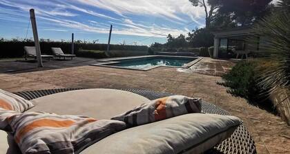 La villa du Bion*Piscine privative*Jacuzzi*Clim*Terrasse
13250 Saint-Chamas