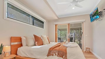 3 bedrooms, travel cot, WiFi, bed sheets