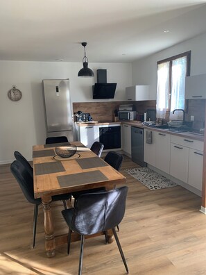KylskÄp, mikrovÄgsugn, ugn och spishÀll