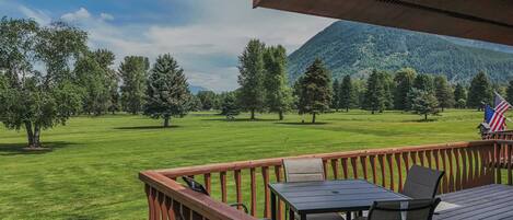 屋外ダイニングエリア