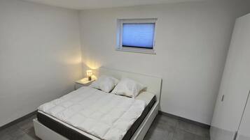1 Schlafzimmer, Reisekinderbett, kostenloses WLAN, Bettwäsche