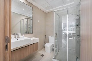 淋浴设施、吹风机、毛巾