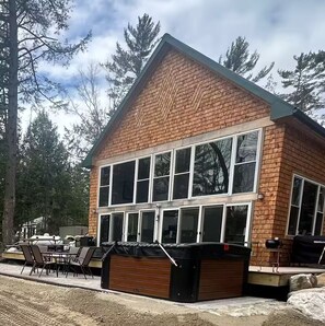 Outdoor dining - Loon Haven (Mount Vernon)